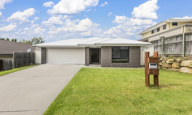 THE HIDDEN GEM IN DEEBING HEIGHTS !