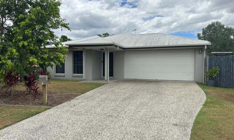 FAMILY HOME IN QUIET STREET!