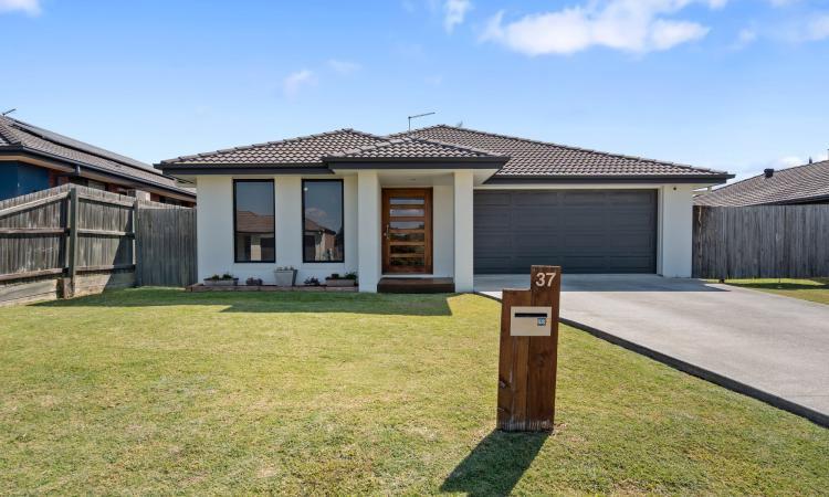 EXECUTIVE 4 BEDROOM FAMILY HOME