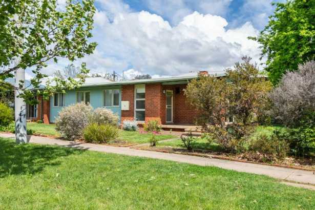 Charming 4-Bedroom Canberra Red Brick Home in Prime Location!