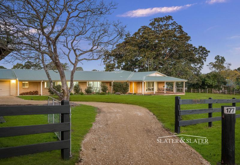 "Banyan View" - Opposite the Hastings river with stunning views