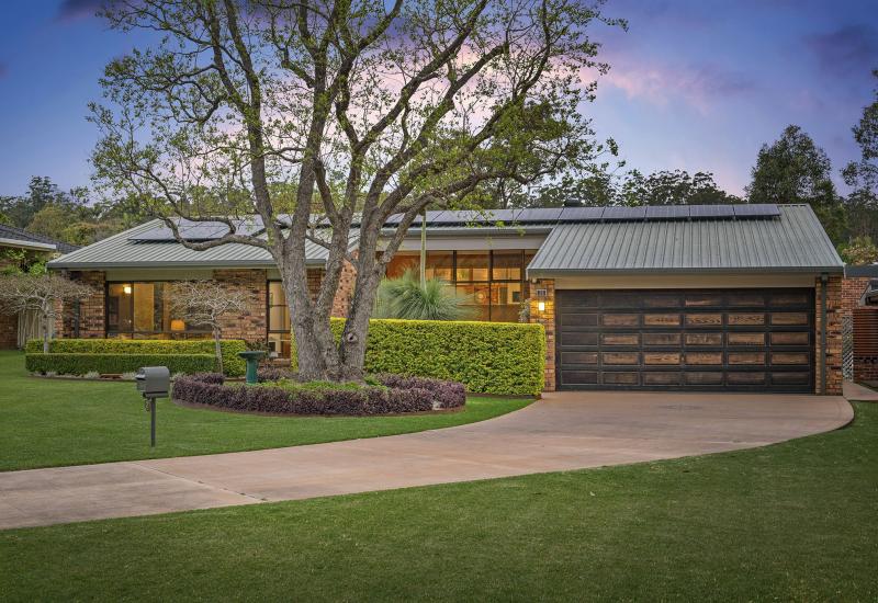 Immaculate and established home overlooking golf course