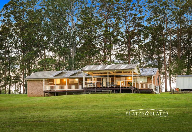 Rural acreage living in appealing location