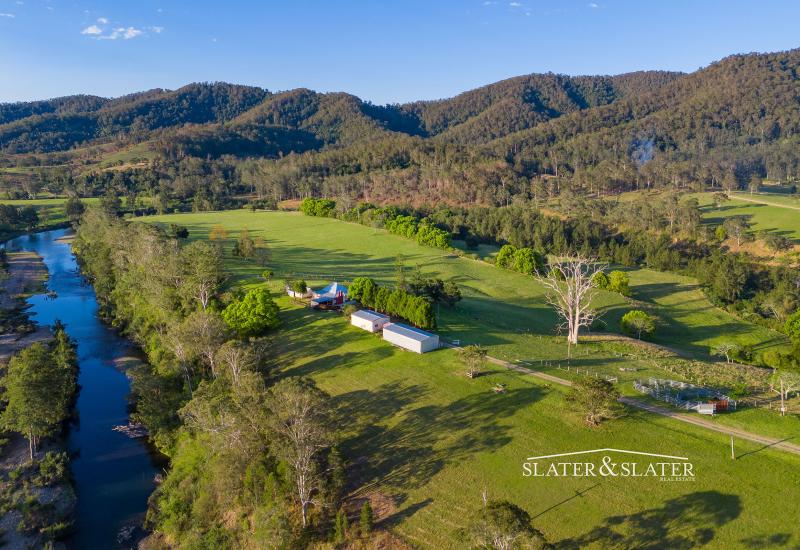 Private peninsula of 137 acres with absolute Hastings River frontage