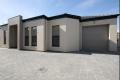 Courtyard home in secure gated community close to Semaphore Beach