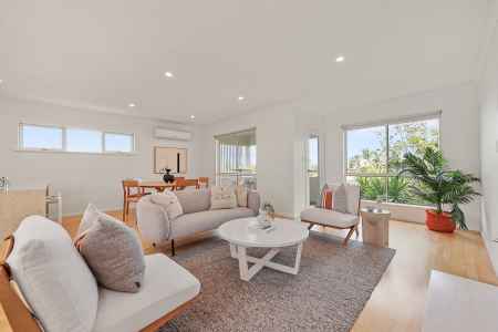 Perfect Coastal Lifestyle Minutes to Golf Course & Resort