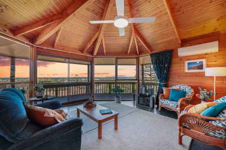 Seaside Chalet Retreat with Panoramic Coastal Views