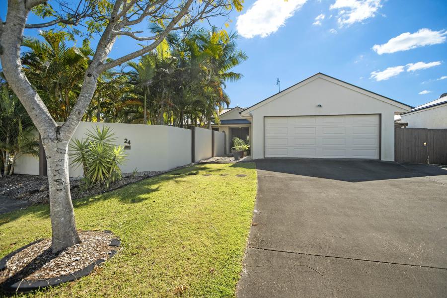 Family Comes First on this 713m2 Fully Fenced Block with a Pool