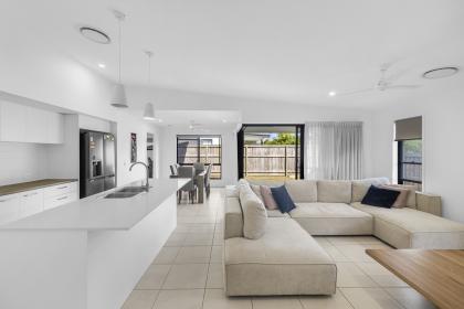 Effortless Lifestyle, Prime Location - A Modern Retreat in Harmony Estate