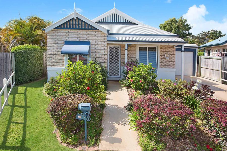 Spacious Family Living in a Peaceful Location