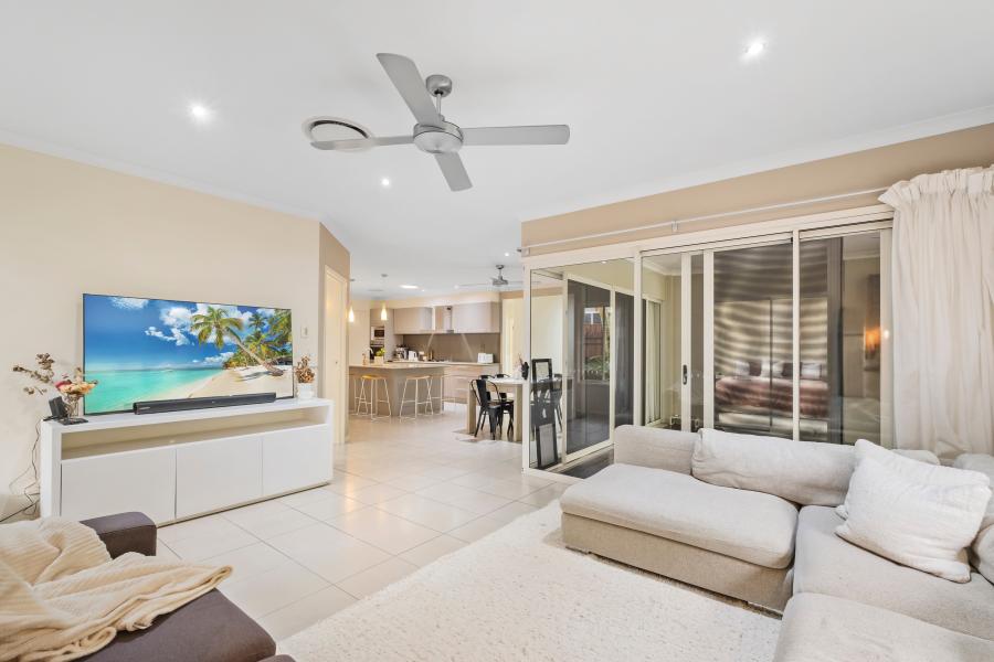 Your Private Family Oasis - Style, Space & a Serene Backdrop