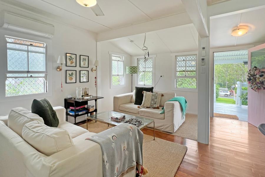 Charming Cottage Retreat - Full of Character & Close to the Water!