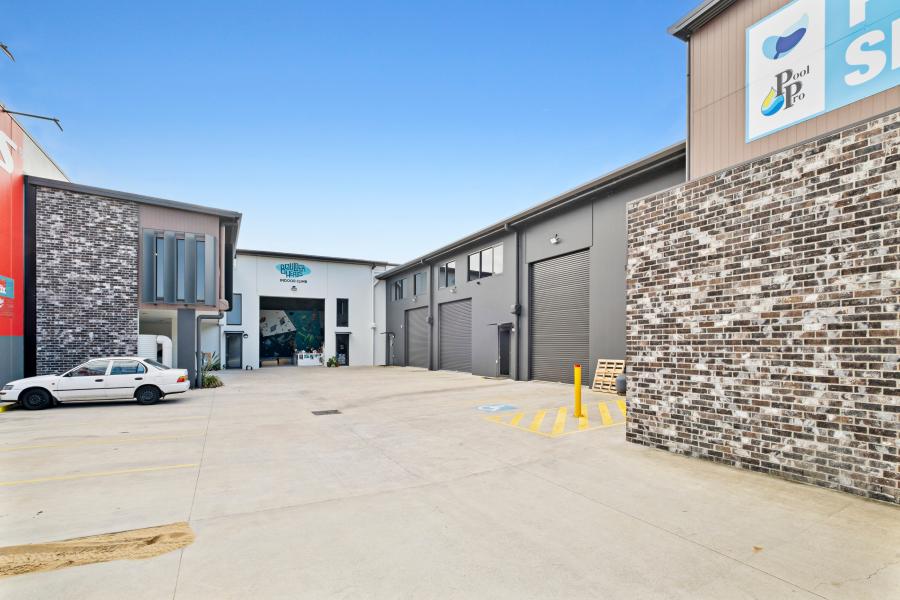 Move in Ready 90m² Shed in Baringa Highly Sort After Industrial park