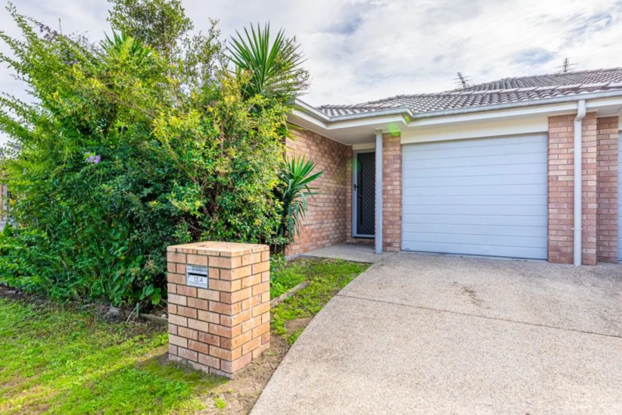 Modern & Low Maintenance Living in a Convenient Location