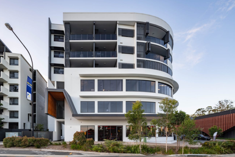 Stylish Top Floor Apartment with Panoramic Views & Ultimate Convenience