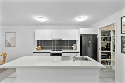 Sippy Downs Modern Apartment | Lifestyle Convenience in a Prime Location