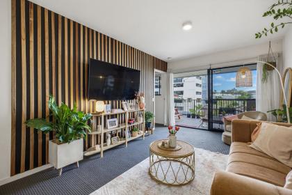 Top Floor Corner Apartment in Sippy Downs | Light-Filled Modern Living & Prime Location
