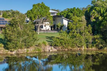 Luxury Lakeside Living in Sippy Downs