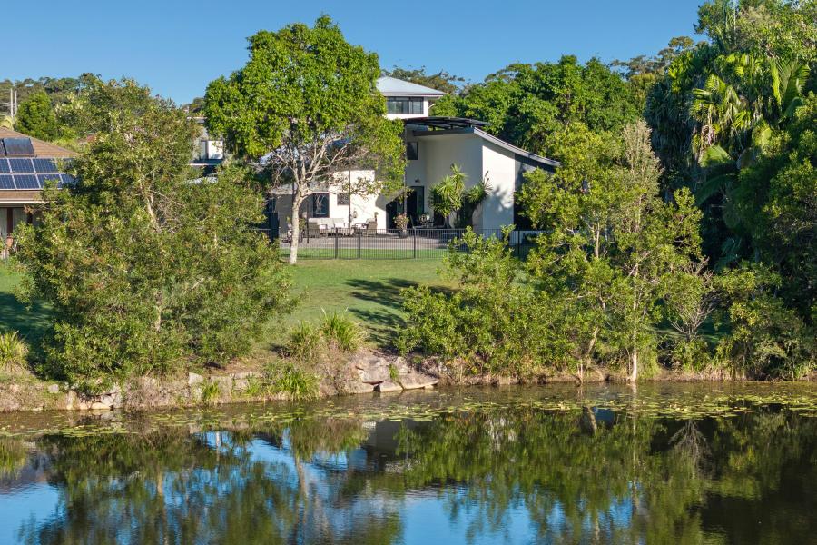 Luxury Lakeside Living in Sippy Downs