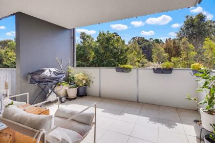 Contemporary Low-Maintenance Living with a Leafy Outlook