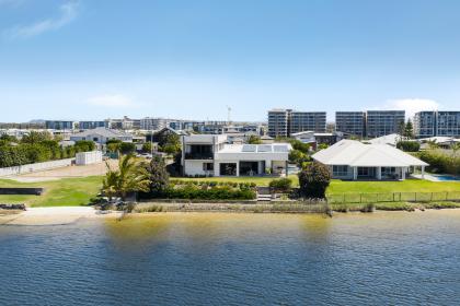 Island Seclusion. Extraordinary Scale. Serene Outlook, Absolute Lakefront.