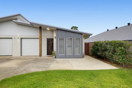 Modern, Low-Maintenance Living in a Peaceful Palmwoods Setting