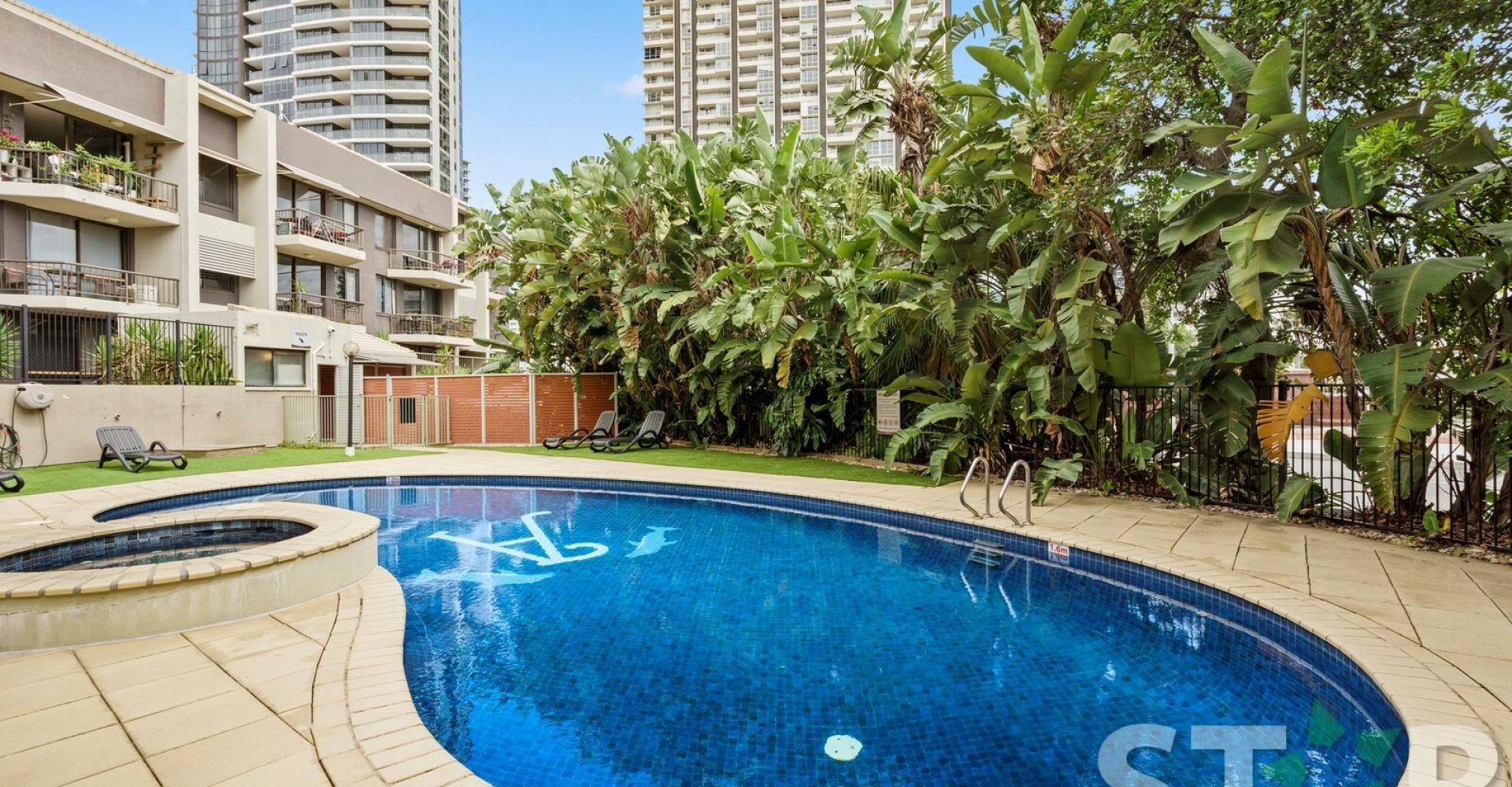 Large 2 Bedroom Ground floor Oceanside Apartment. Star Property