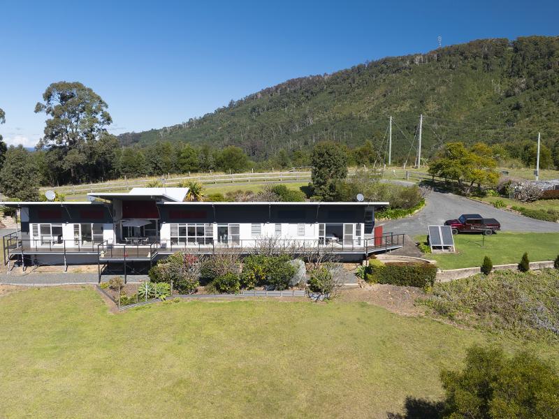 Picturesque lifestyle Property with Scenic Vistas