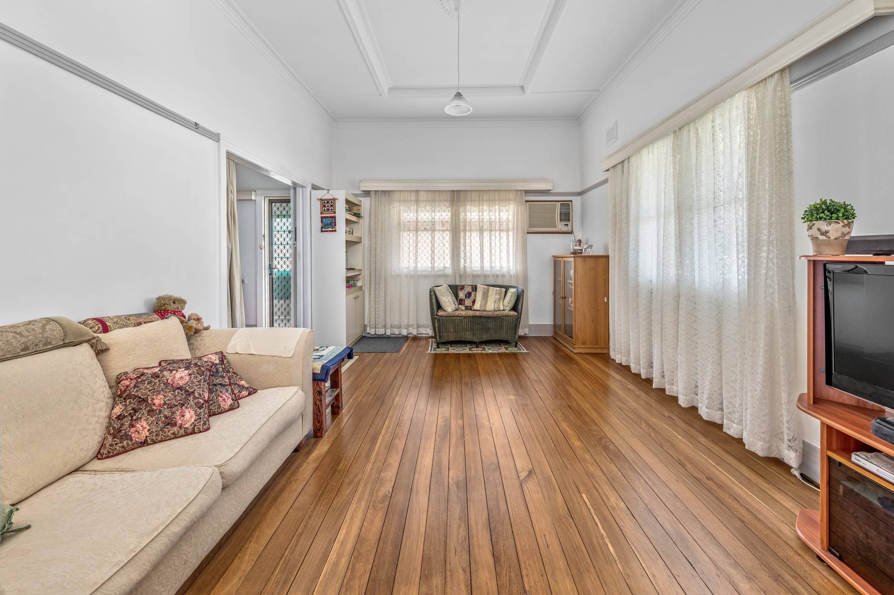 CENTRAL LOCATION Steve Bates Real Estate