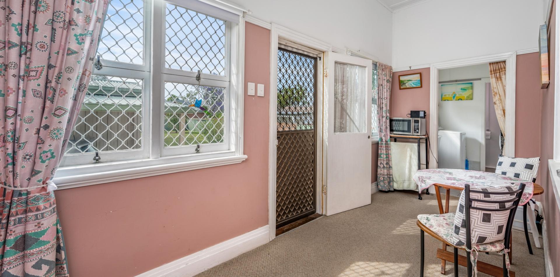 CENTRAL LOCATION Steve Bates Real Estate