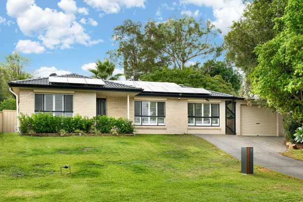 Converted Fourth Bedroom, Pool, Huge Alfresco & Detached Garage