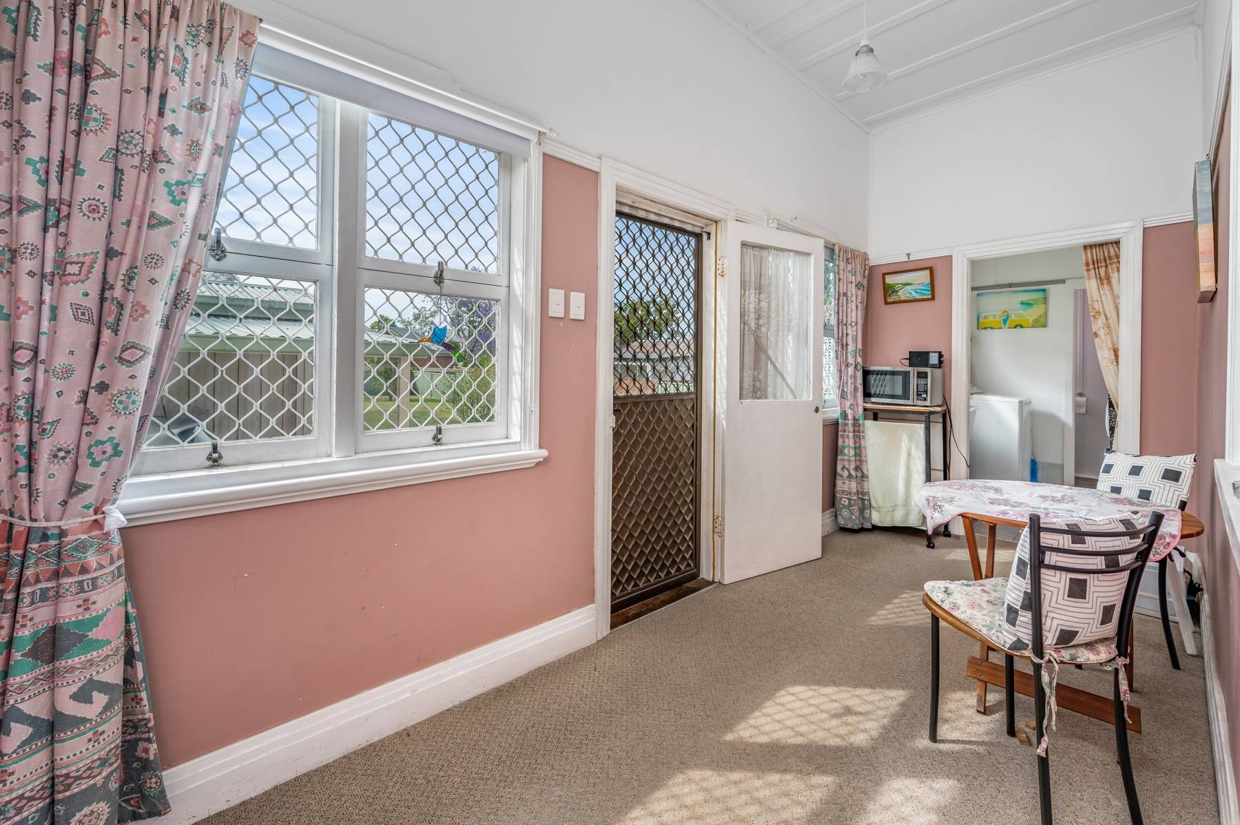 LOCATED IN THE HEART OF RAYMOND TERRACE Steve Bates Real Estate