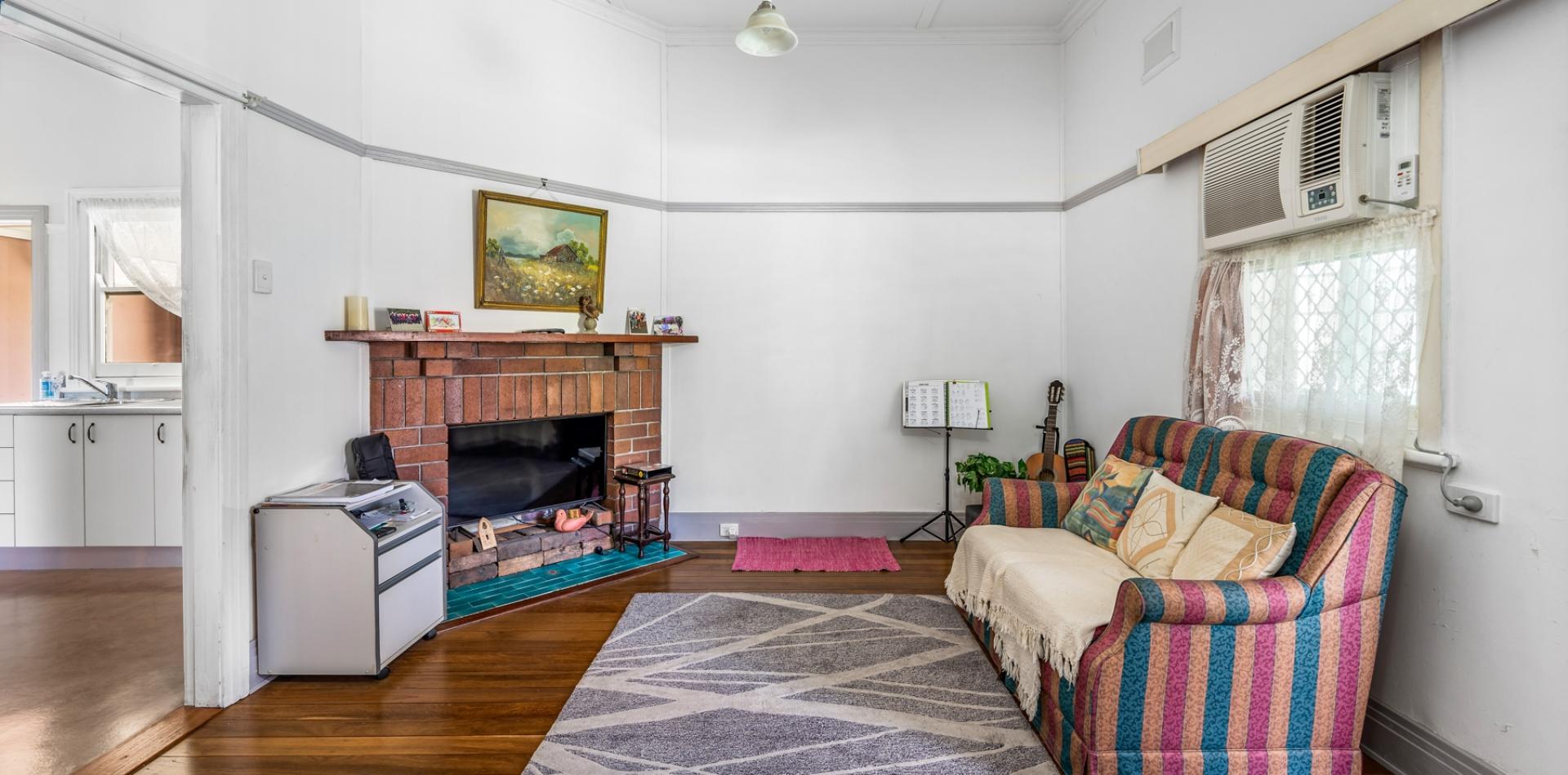 LOCATED IN THE HEART OF RAYMOND TERRACE Steve Bates Real Estate