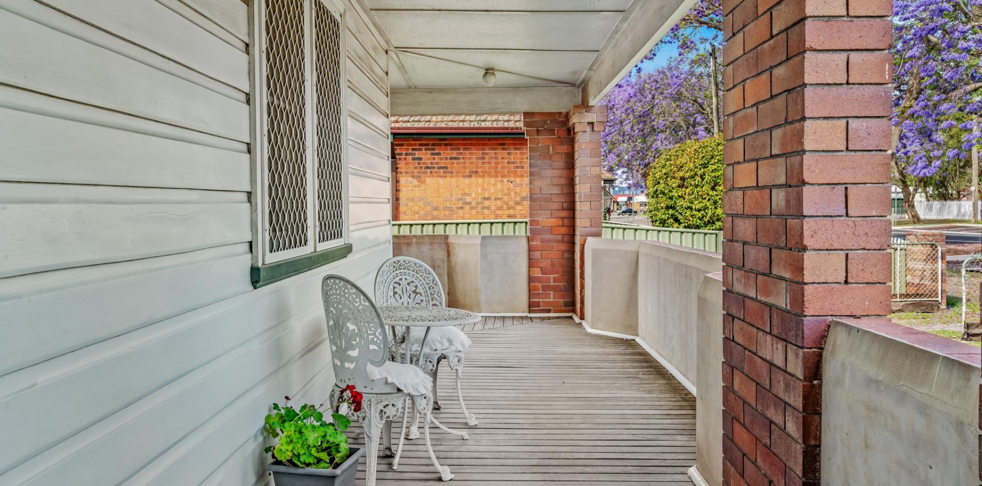 LOCATED IN THE HEART OF RAYMOND TERRACE Steve Bates Real Estate