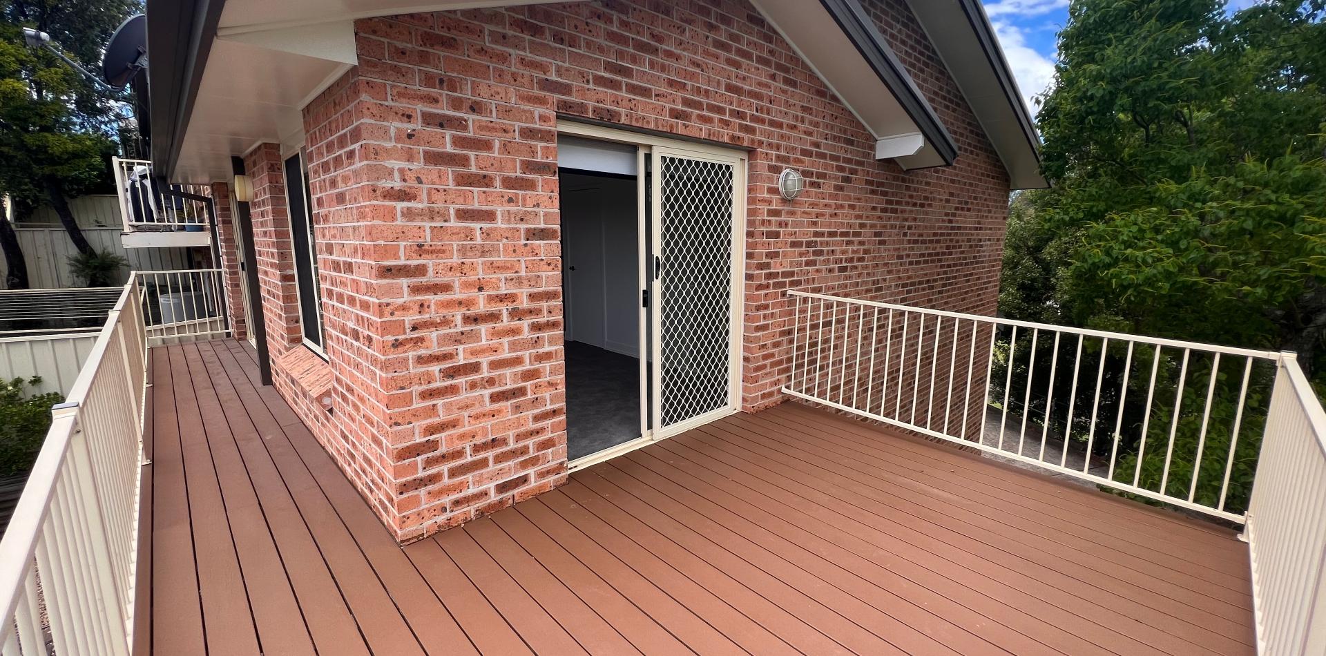 Beautifully renovated townhouse with fabulous views. Steve Bates Real