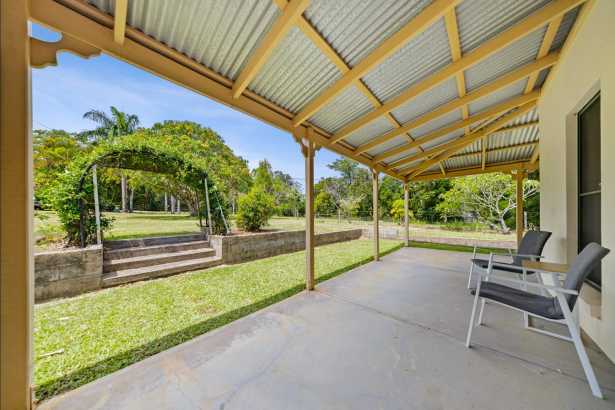 Peaceful Hinterland Living on a Spacious Acre Block