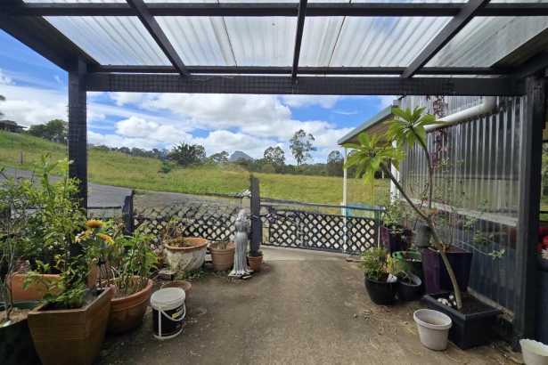 Charming Acreage Cottage  Lifestyle Without the Labor
