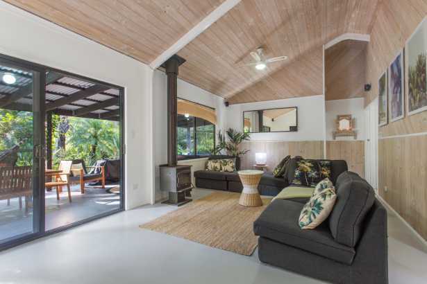 Charming 2-Bedroom Coastal Home with Studio Workshop