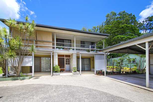 Spacious 3-Bedroom Unit in the Heart of Cooroy – Extra Living Space & Carport!