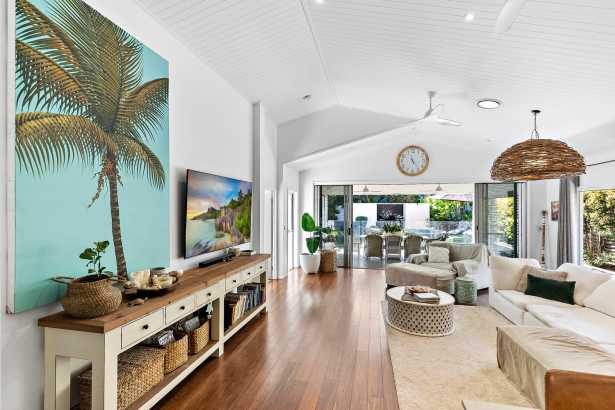 Stand Alone 4-Bedroom Beach House in Prestigious Beachside Estate