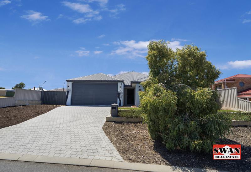 OFFERS FROM $999,000  OPEN SATURDAY 7TH MARCH 11 - 11.30AM.  2ND CHANCE !  FIRST OFFER HAS FALLEN THROUGH, JUMP IN QUICK BEFORE IT'S TOO LATE!