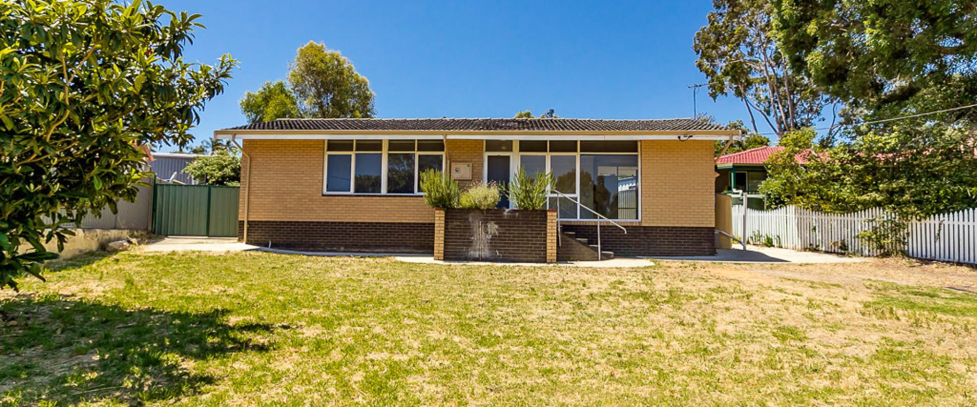 Swan Real Estate OVERLOOKING THE PARK IN ELEVATED LOCATION