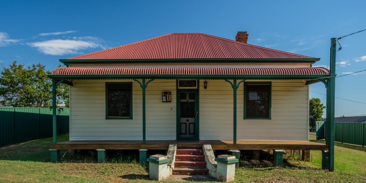 Charming Weatherboard Cottage in the Heart of Town
