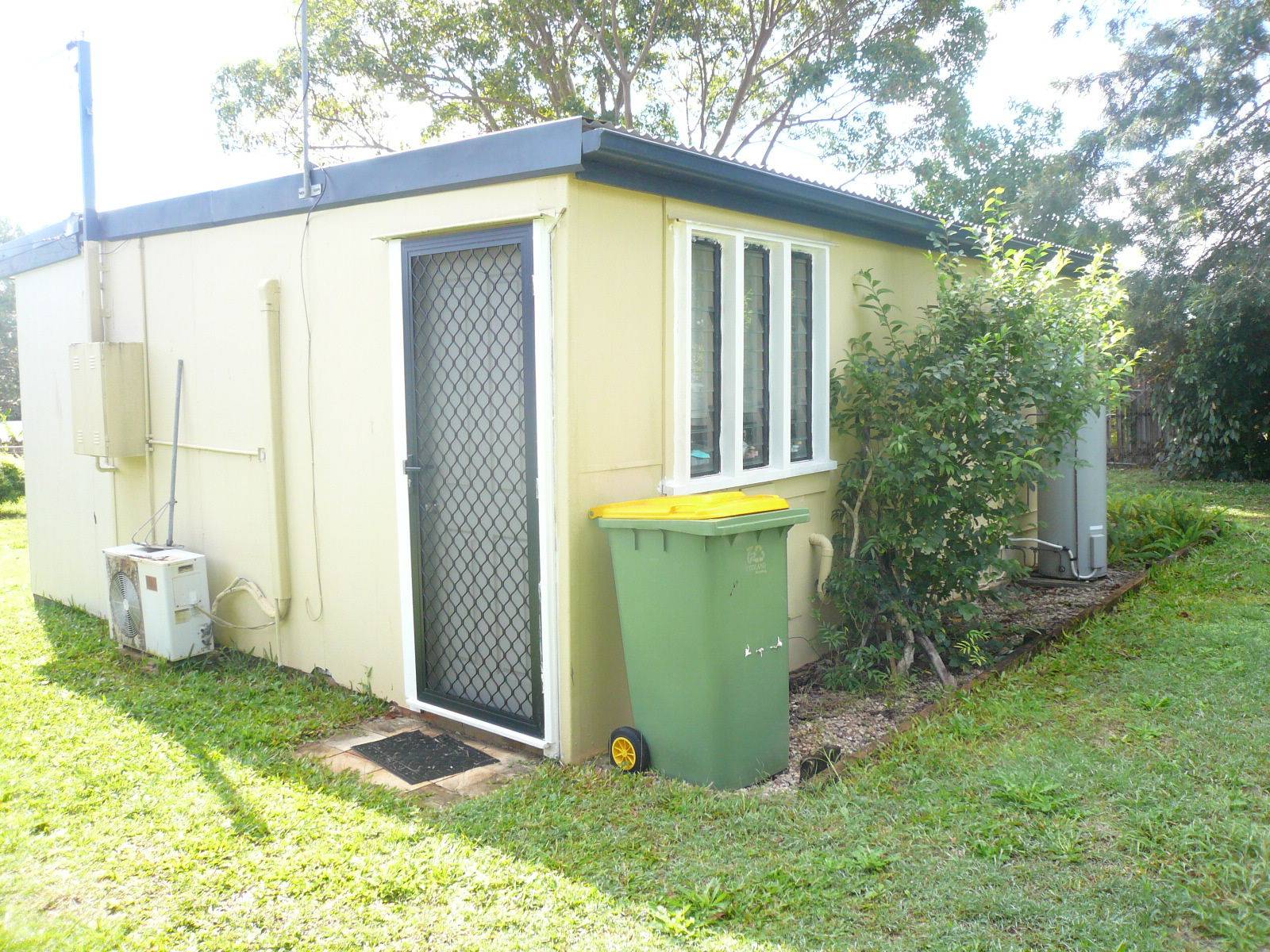 16 Francis Road, Macleay Island, Macleay Island - Thumbnail 2