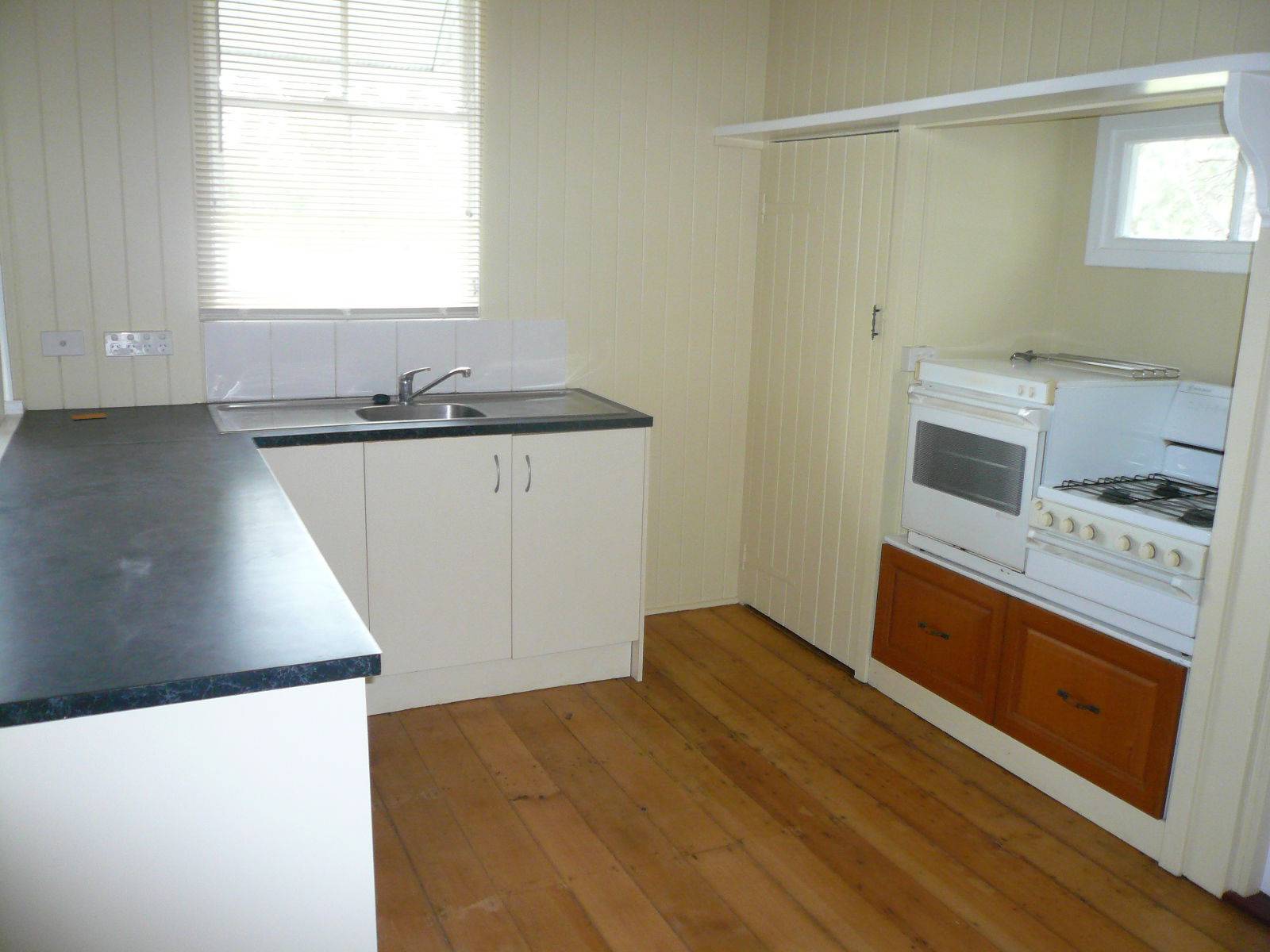 14 President Terrace, Macleay Island, Macleay Island - Thumbnail 2