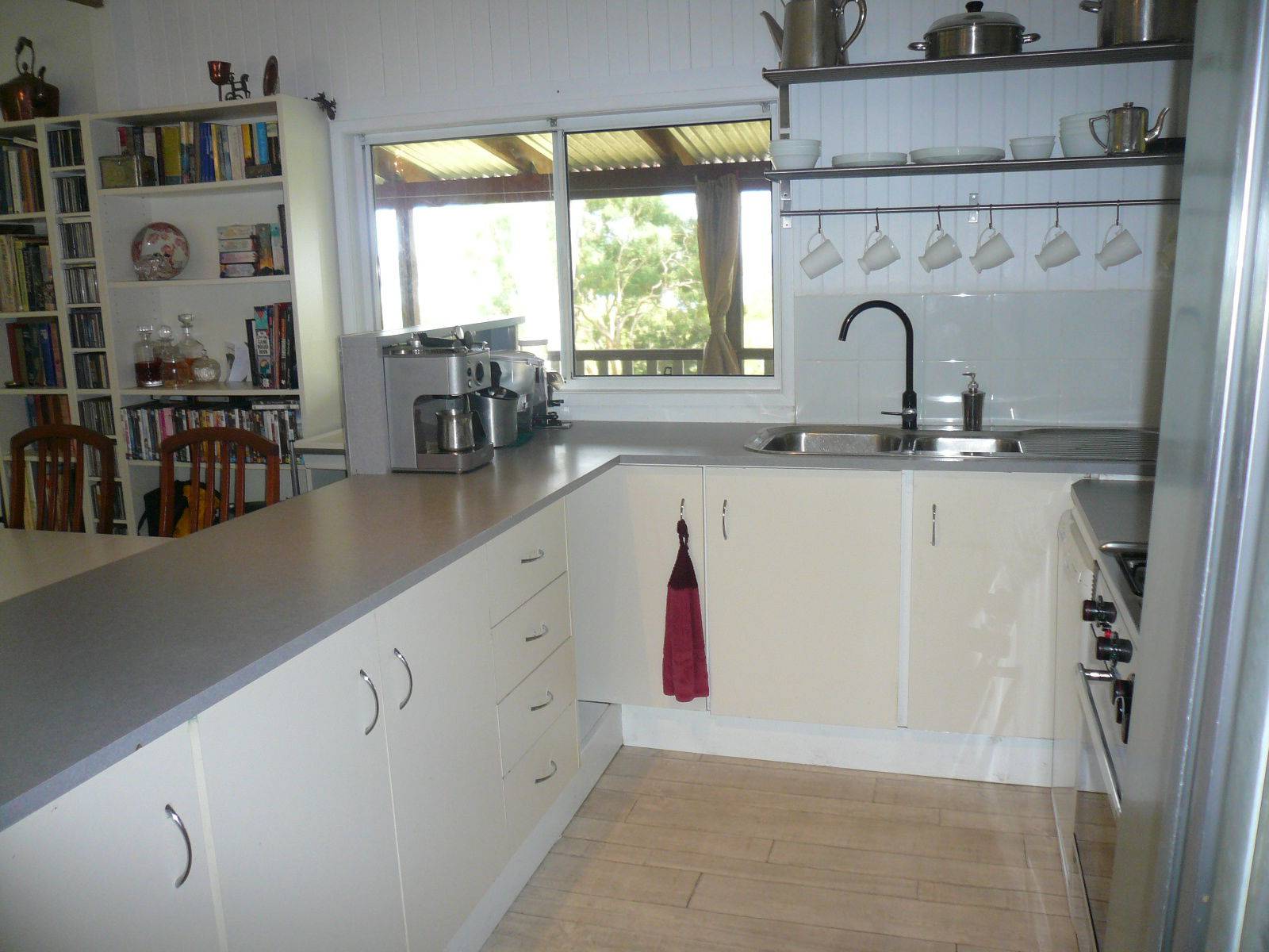 54 Charles Terrace, Macleay Island, Macleay Island - Thumbnail 3