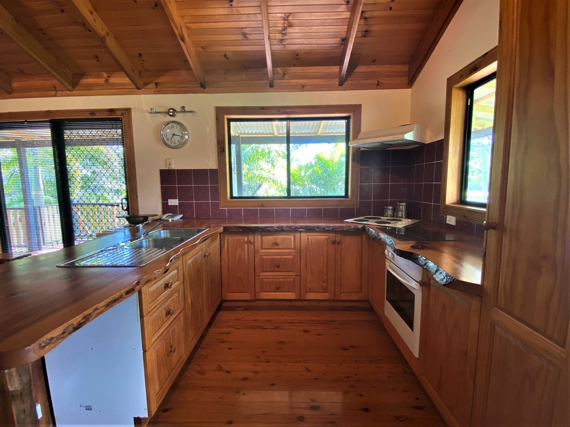 42 Gordon Rd, Macleay Island, Macleay Island - Thumbnail 6