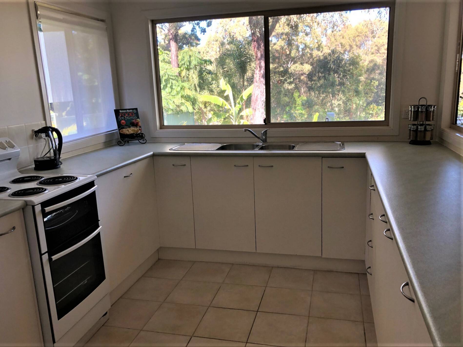 8 Blue Waters Cres, Macleay Island, Macleay Island - Thumbnail 3