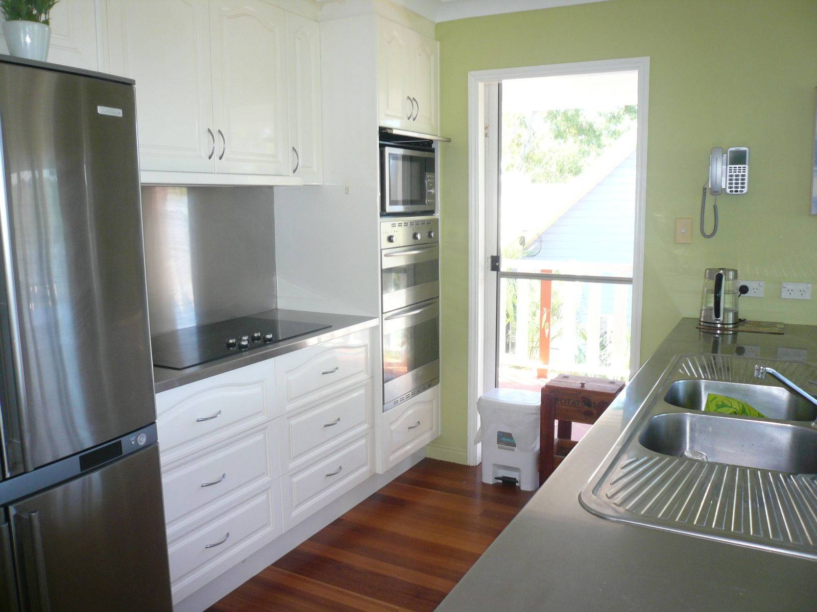 4 Cotton Tree Avenue, Macleay Island, Macleay Island - Thumbnail 4