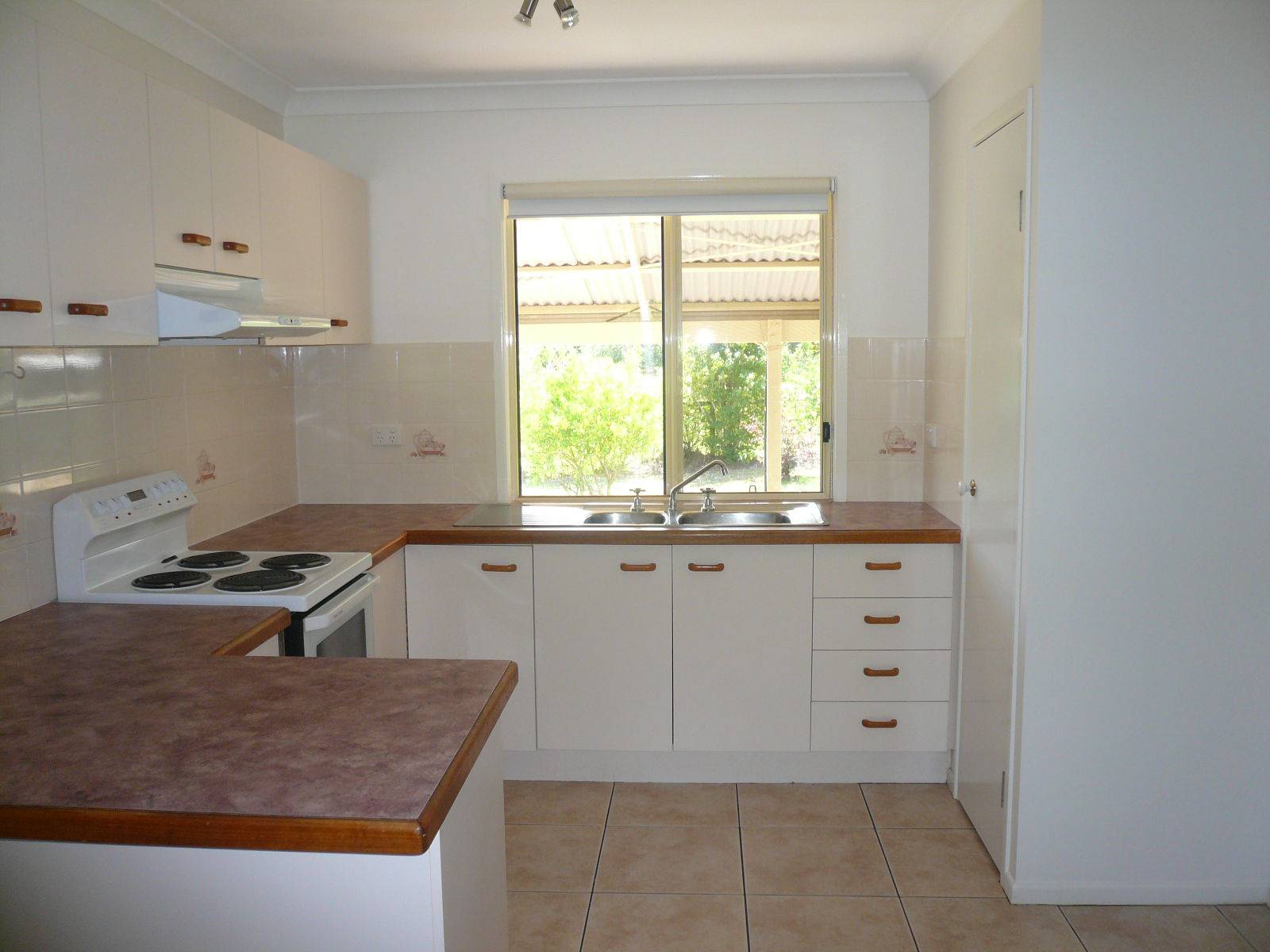 6 Betty Street, Macleay Island, Macleay Island - Thumbnail 2